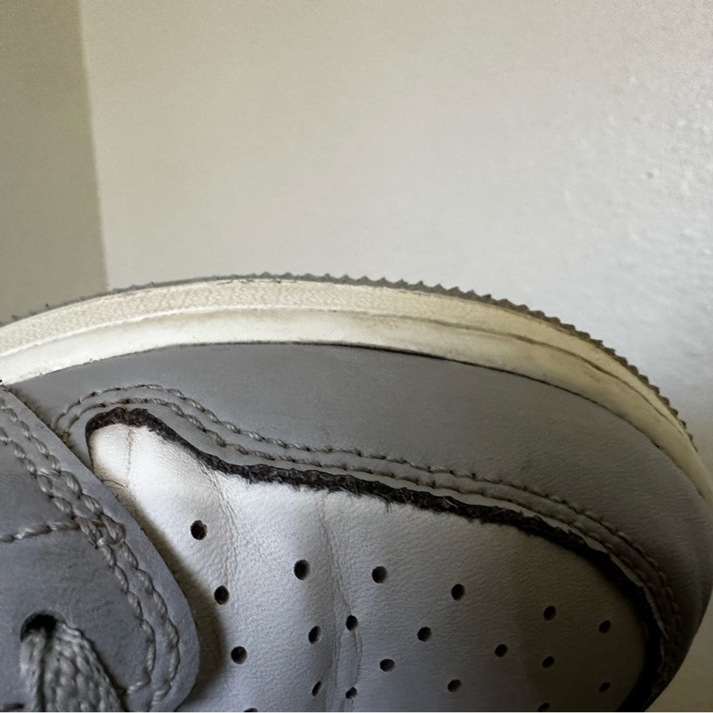Jordan | Youth Size 7 Jordan 1 Mid Tops - Picture 12 of 16